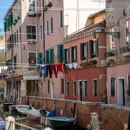 Biennale Family Apartment In Veneza Exterior foto