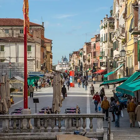 Biennale Family Apartment In Veneza Exterior foto