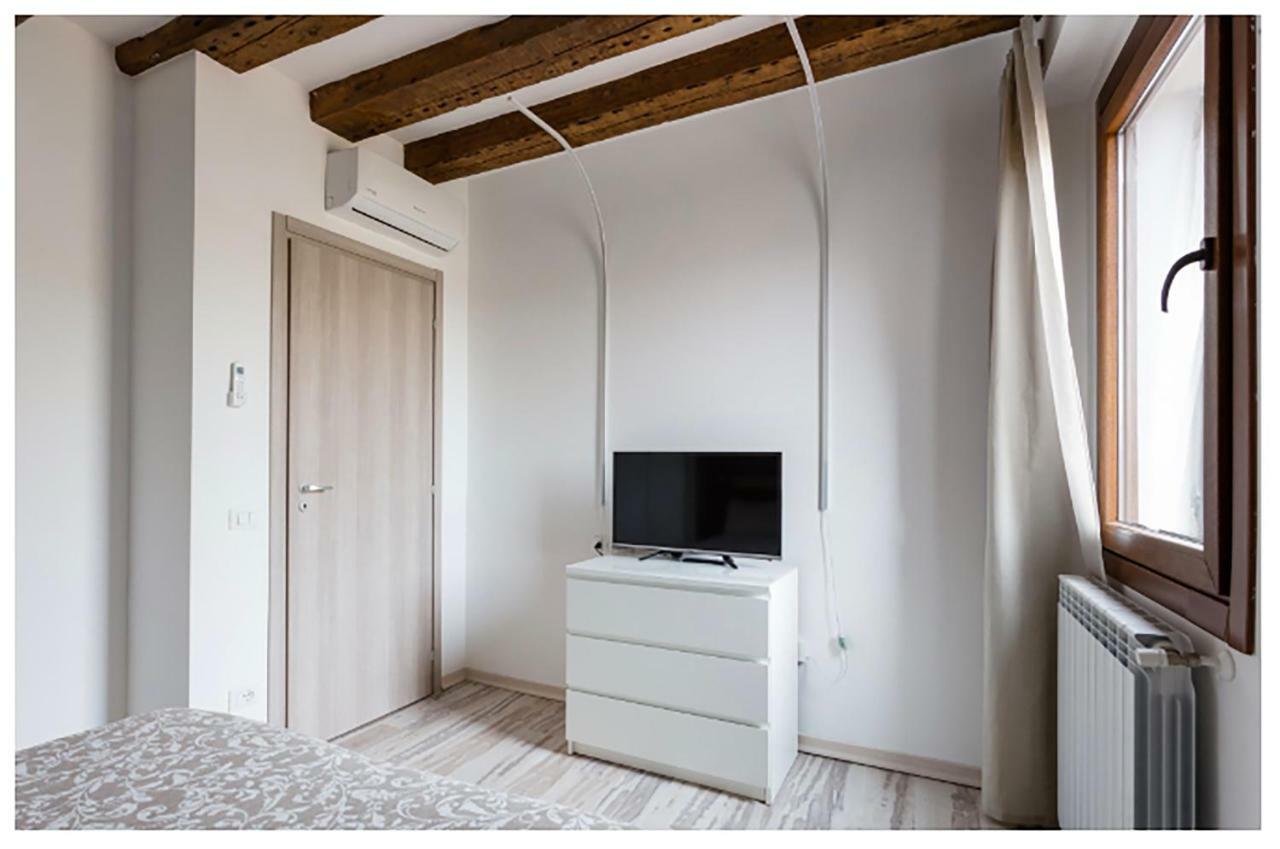 Biennale Family In Appartement Venise
