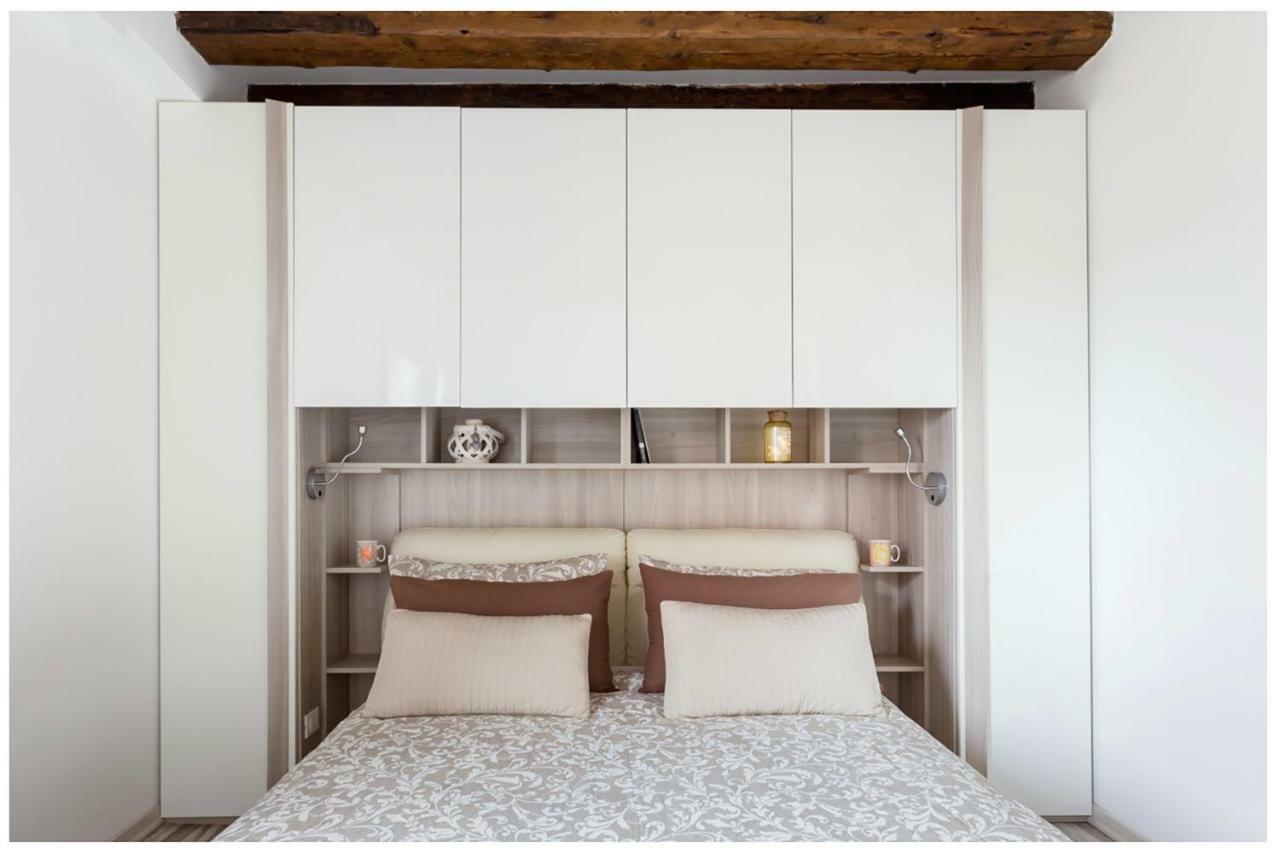 Biennale Family In Apartamento